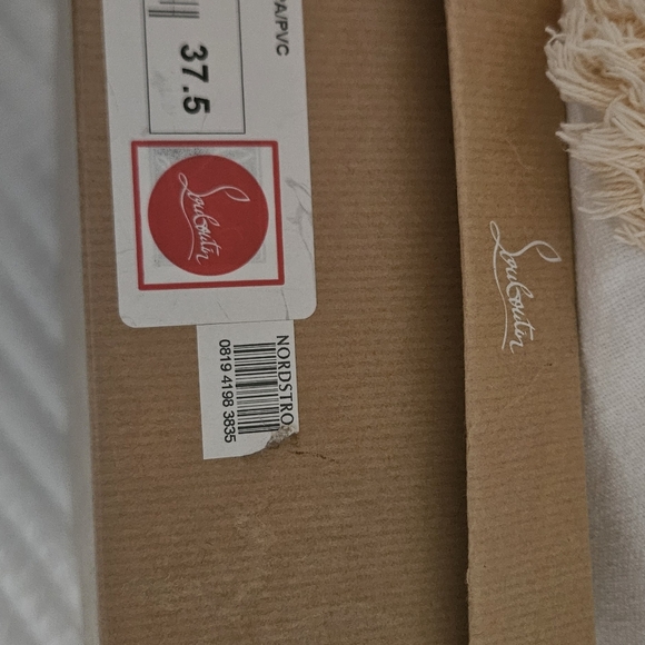 Shooes - Picture 5 of 5